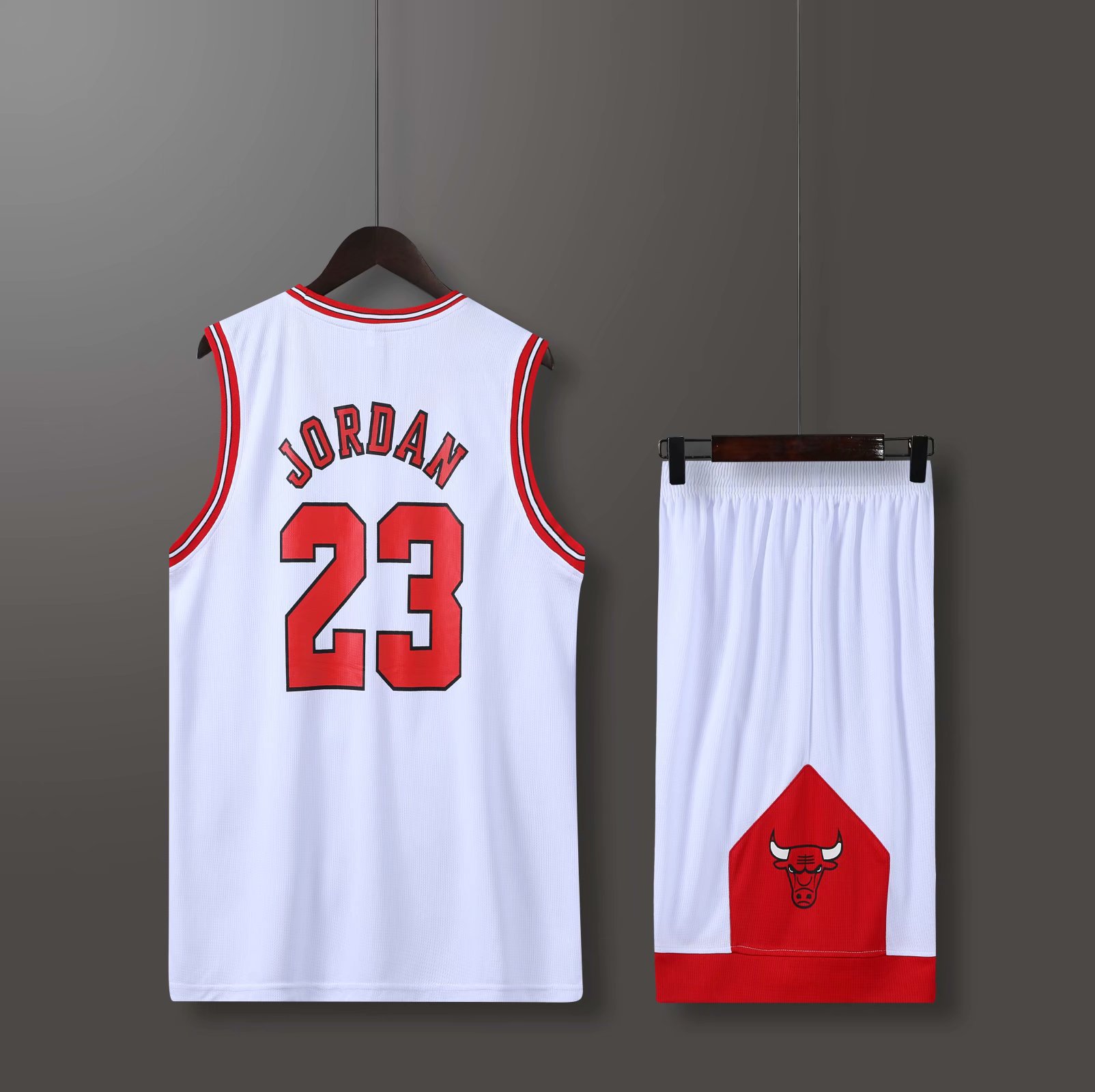 2026 new vintage bull jersey American-style vest basketball outfit for men and women, loose-fitting, breathable with large mesh holes