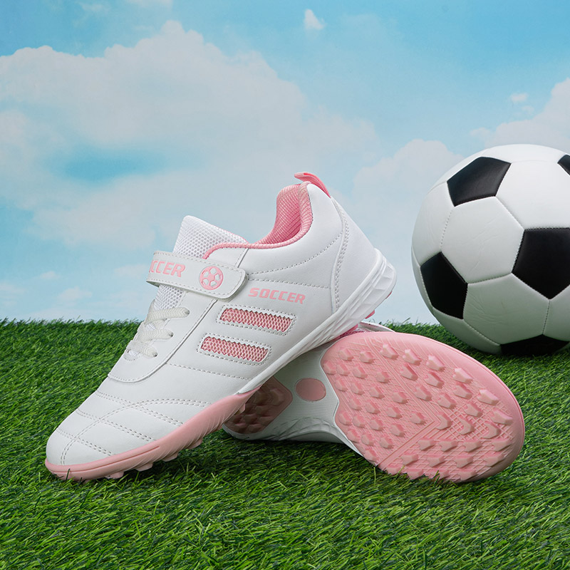 Children's Football Shoes, Specially Designed for Girls in Primary School, for Indoor Grass Field Training And Competition, with Anti-slip Properties And Small Spikes for Safety.
