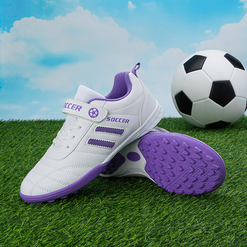 Children's Football Shoes, Specially Designed for Girls in Primary School, for Indoor Grass Field Training And Competition, with Anti-slip Properties And Small Spikes for Safety.