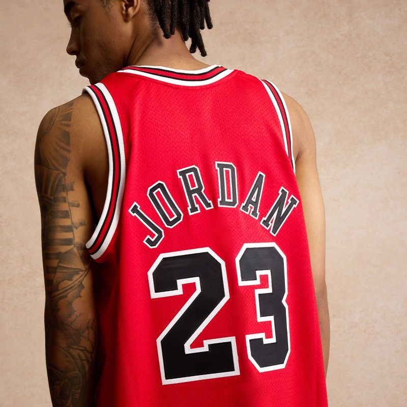 2026 new vintage bull jersey American-style vest basketball outfit for men and women, loose-fitting, breathable with large mesh holes