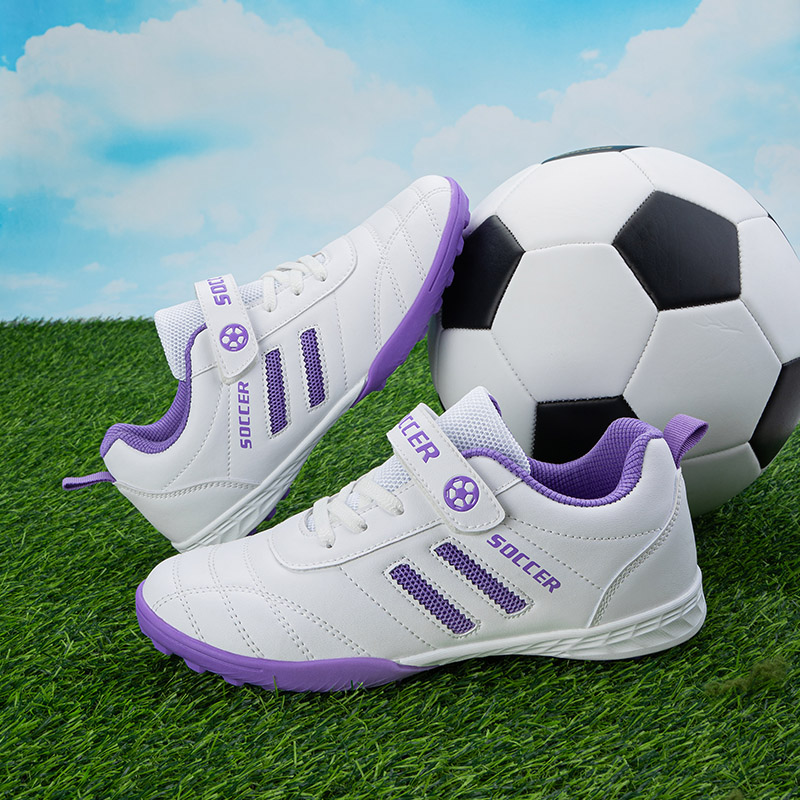 Children's Football Shoes, Specially Designed for Girls in Primary School, for Indoor Grass Field Training And Competition, with Anti-slip Properties And Small Spikes for Safety.